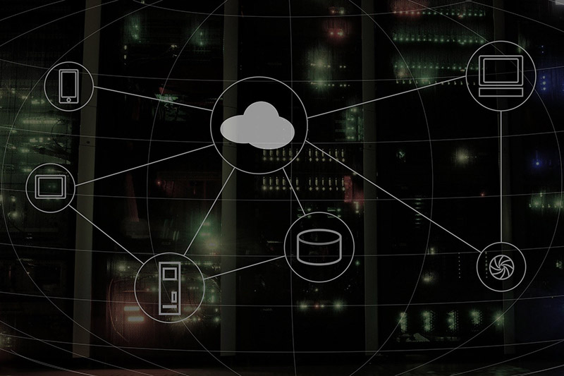 Symbolische Darstellung einer virtuellen Cloud auf dunklem Hintergrund